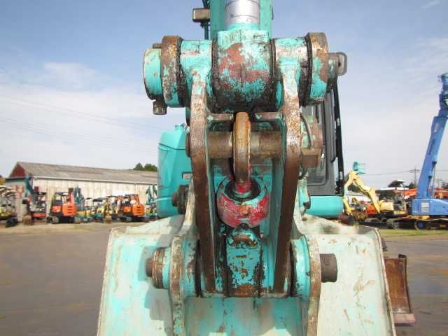 Гусеничний екскаватор Kobelco SK80UR-6E.