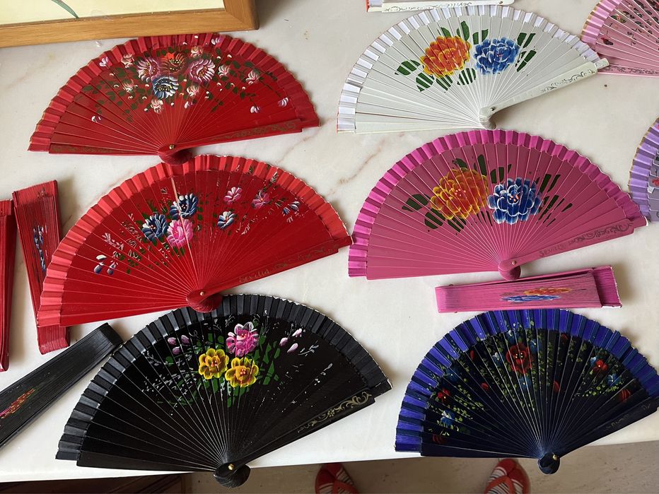 Leques NOVOS médios pintados à mão - 19 cm