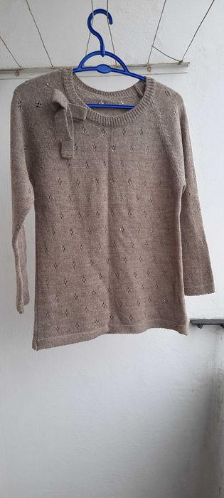 sweterek z złotą nitką roz M