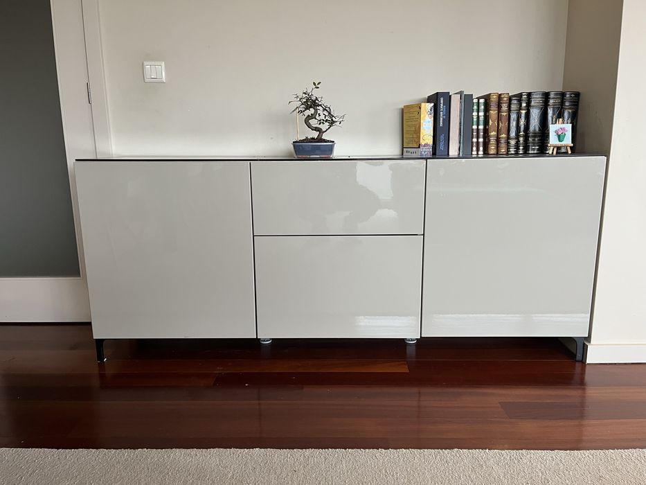 Aparador Consola IKEA BESTA