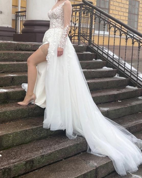 Сукня весільна з вінчальним шлейфом