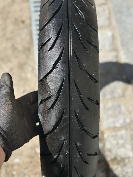 Pneu de mota praticamente novo