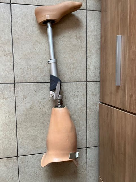 Proteza nogi przegub kolanowy pneumatyczny OTTO BOCK 3R78 Prawa TITAN