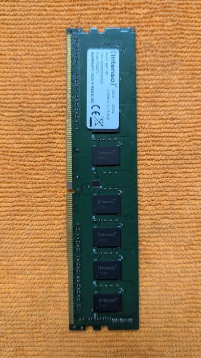 Оперативна пам'ять DDR 4 на 8 ГБ.