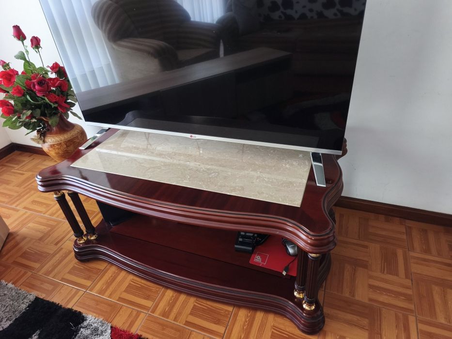Mesa de sala para TV  ou centro