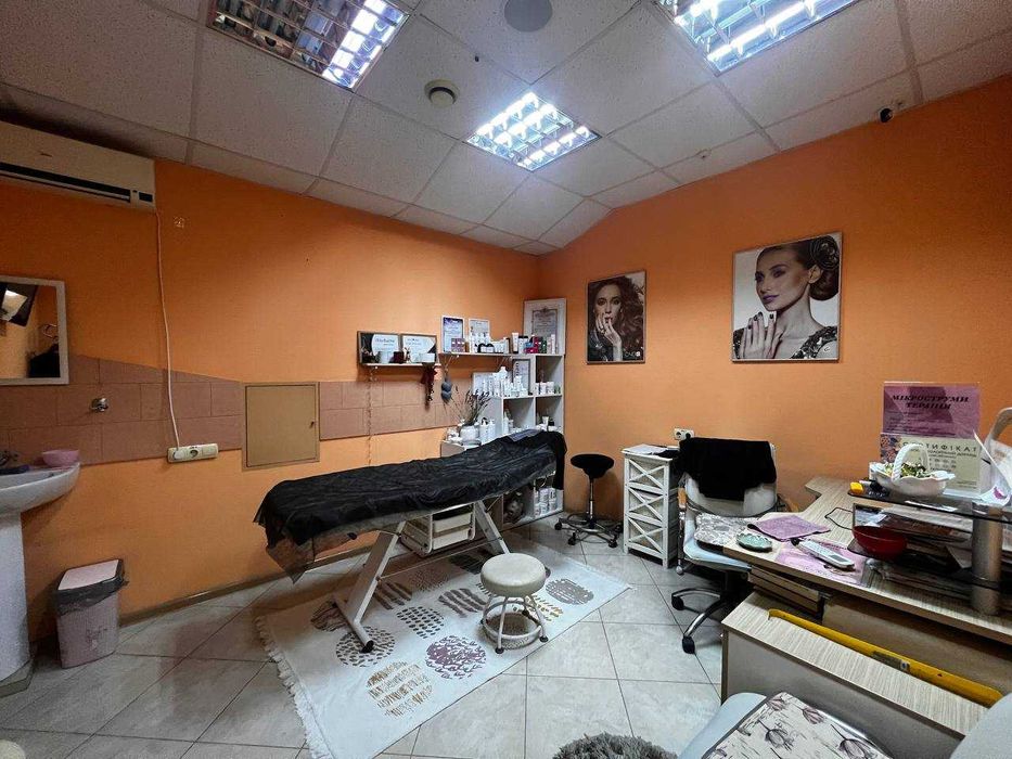 Здається в оренду приміщення вільного призначення