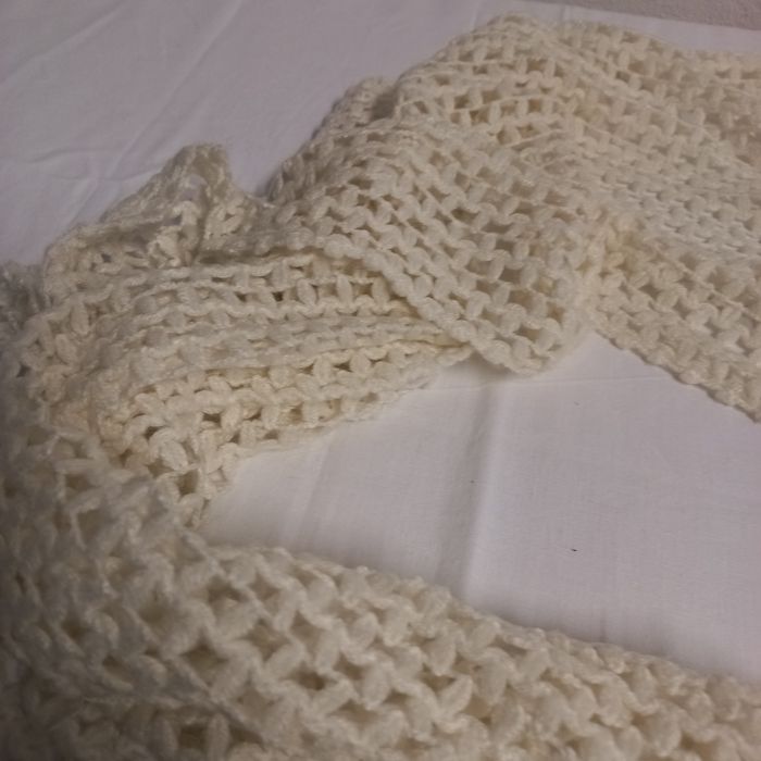 Cachecol unisexo malha creme