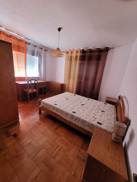 Aluguer de quartos individuais em moradia a cinco minutos das entradas laterais da Universidade Politécnica de Viseu em Jugueiros.