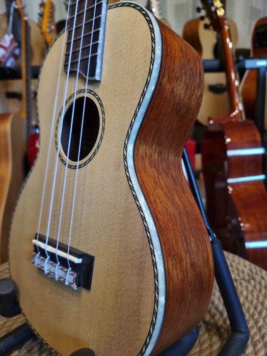 Mahalo MP2 Pearl ukulele koncertowe z pokrowcem MP-2 solid top