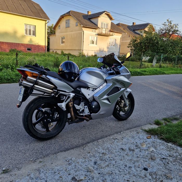Honda VFR800 v-tec