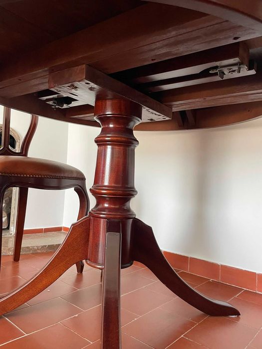 mesa de sala mogno e 6 cadeiras