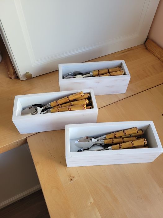 Caixas de arrumação brancas, de madeira