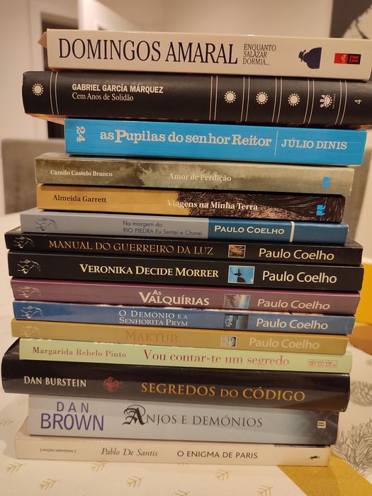Livros vários em bom estado de conservação