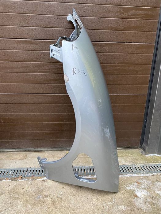 Porsche Taycan крило ліве