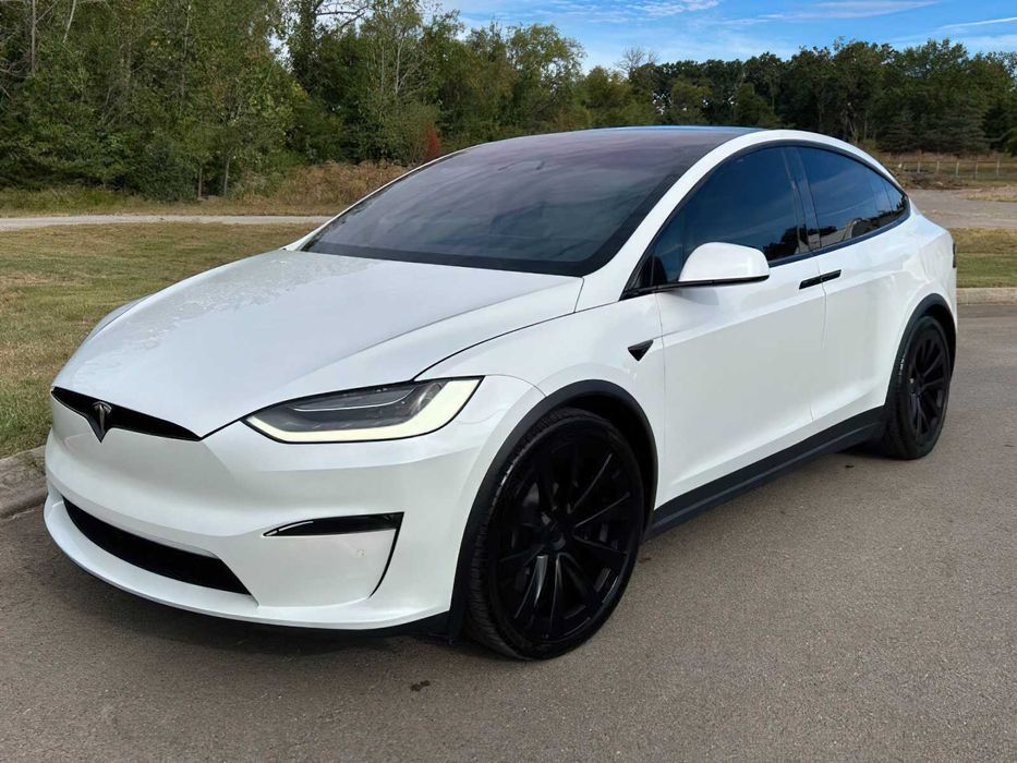 Tesla Model X Plaid      2022