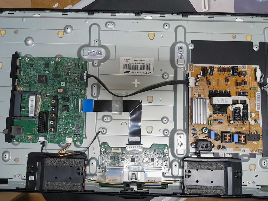 PEÇAS - TV LED 32" - Samsung UE32F5000AW - com Ecrã Partido!!!