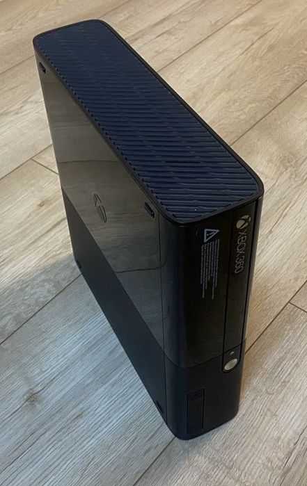 Xbox 360 E ігрова пристивка