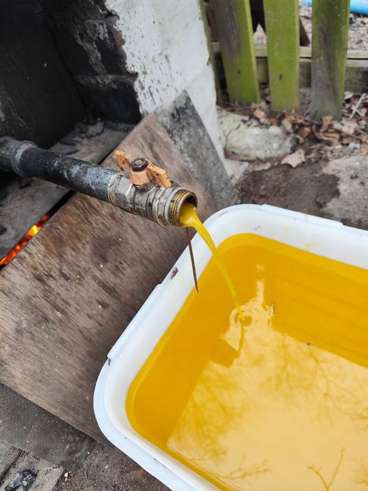 Wosk pszczeli 100%.  48 złotych za kilogram.