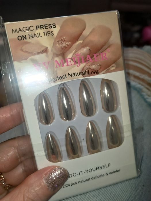 Złote tipsy paznokcie press on nails