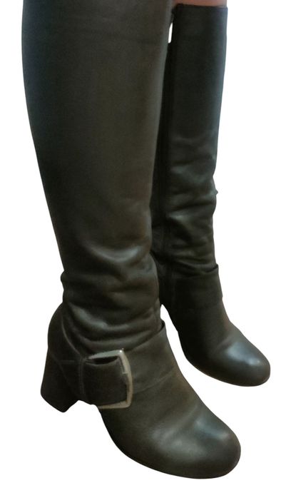 Коричневі високі шкіряні чоботи