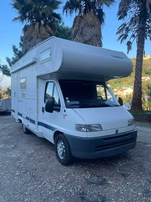 Autocaravana Familiar Chausson Fiat Ducato 2.8 JTD — 6 Lugares, Solar, WC, Duche e Toldo