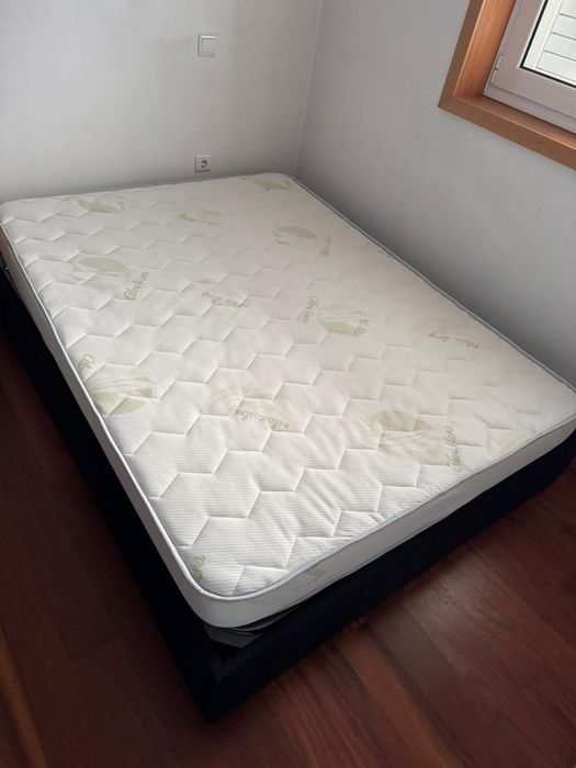 Cama de casal com colchão
