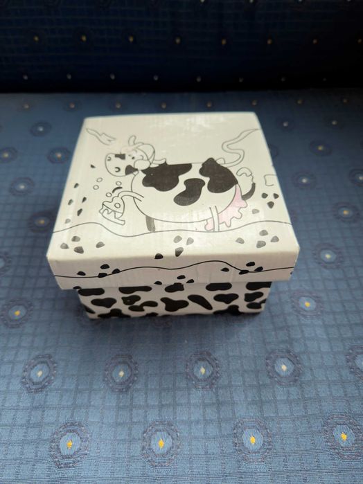 Conjunto novo para café – 2 canecas e 2 pratos com desenhos de vacas