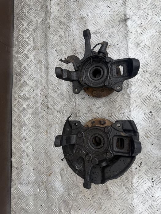 Mitsubishi l200 год 08 митсубиси л200 цапфа передняя кулак