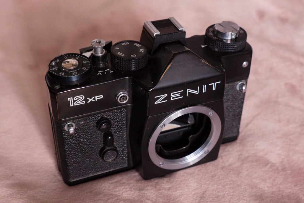 Aparat analogowy Zenit 12XP | samo body | sprawny poza światłomierzem