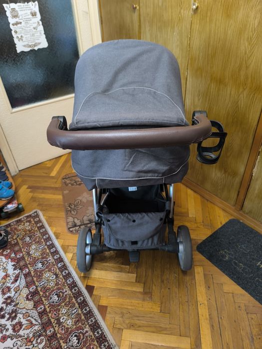 Дитяча прогулянкова коляска