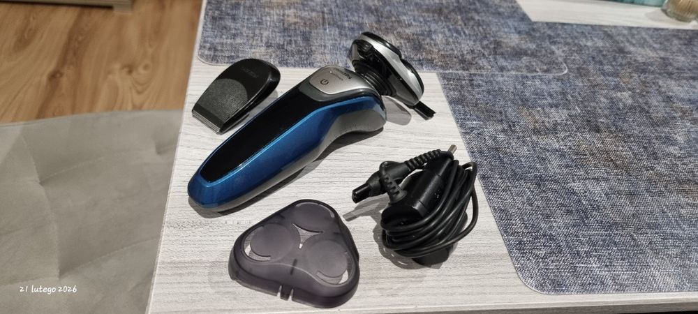 Maszynka do golenia Philips Aqua Touch z serii 5000