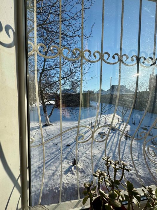 Продається будинок з гаражем деревяний обкладений цеглою вул. Київська