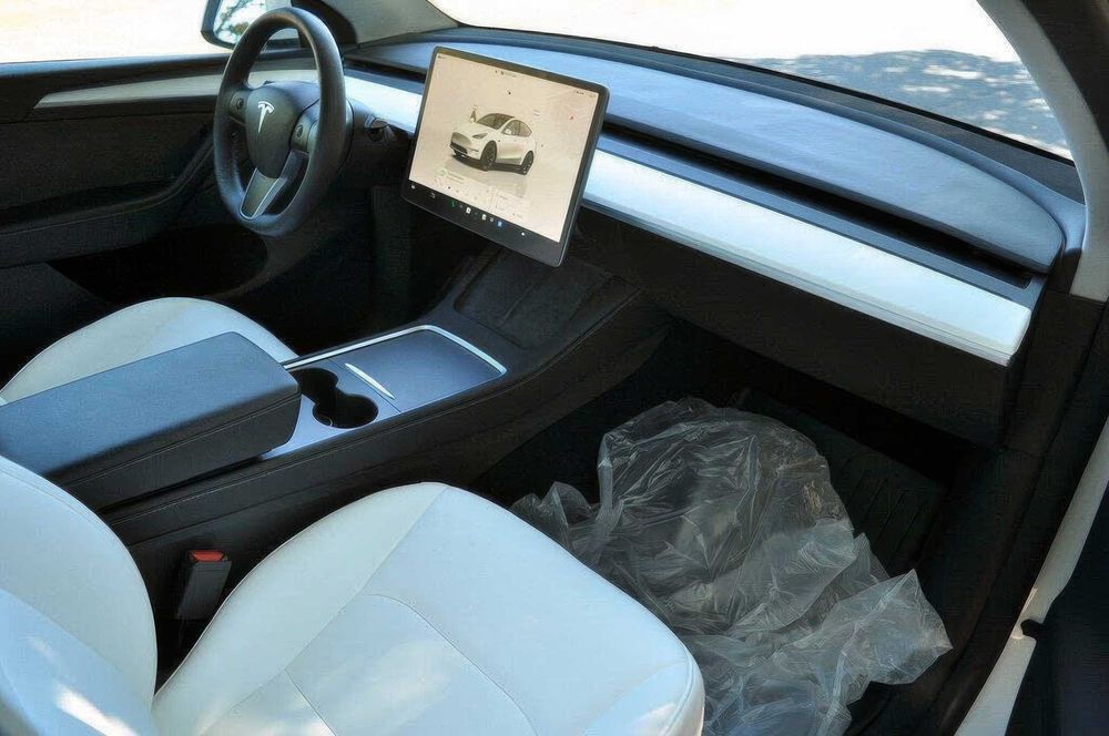 Tesla Model Y Long Range      2023