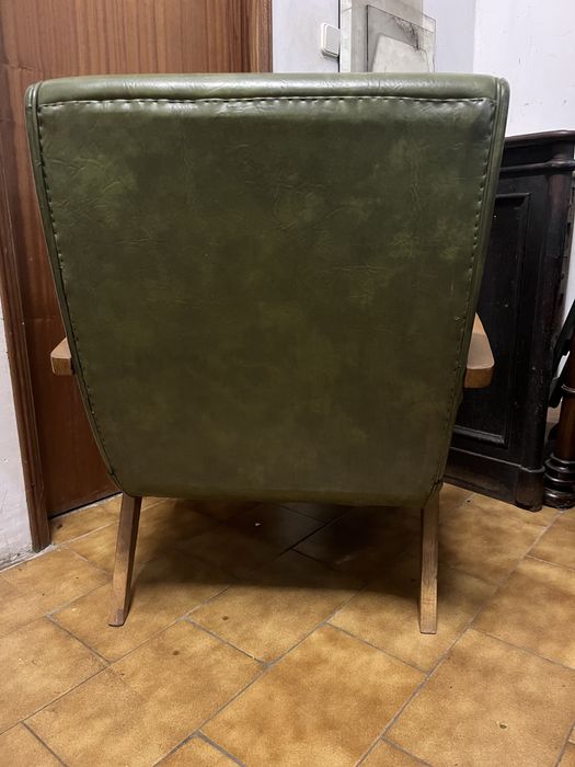 2 Cadeirões de pele verde