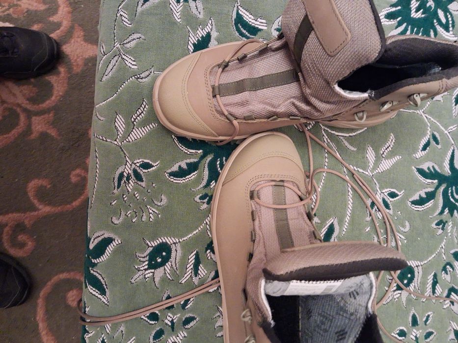 Взуття зимове та літнє