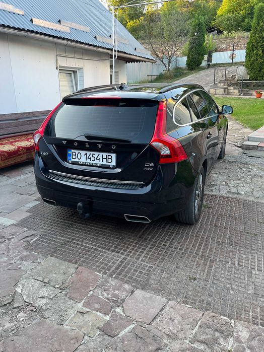 Авто Вольво V-60 Дизель Плагін-Гібрид