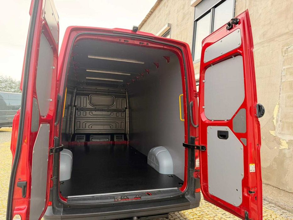 Zabezpieczenie ładunku w aucie dostawczym Volkswagen Crafter L4H3