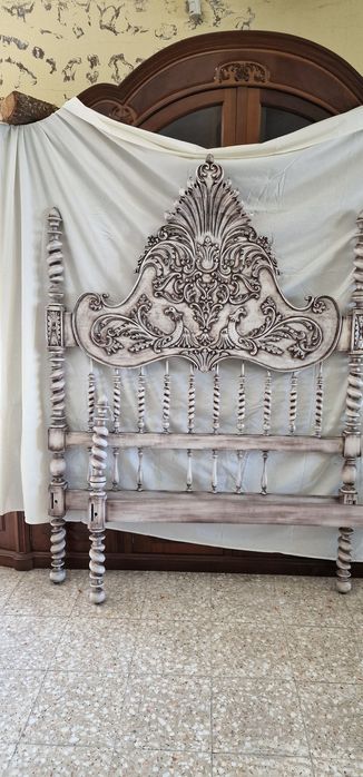 Cama antiga, restaurada