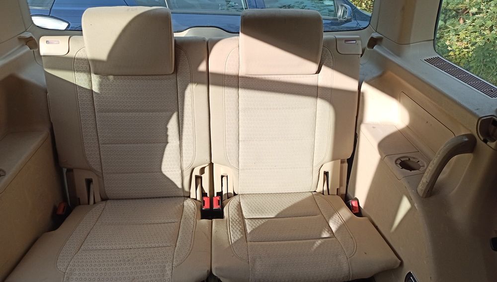 VW Touran fotele lll rząd beżowe