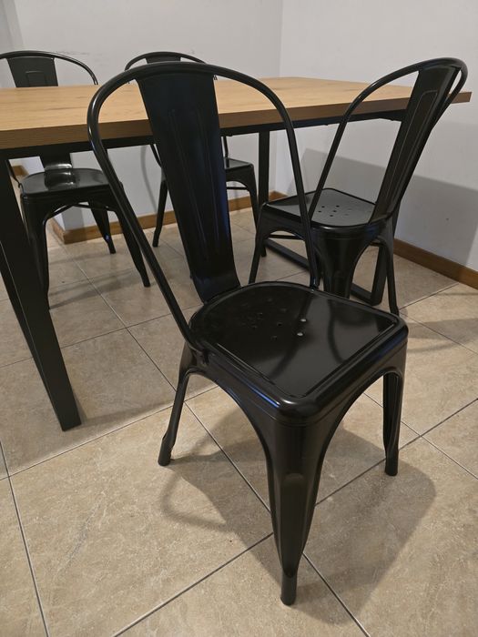 Mesa de jantar com 4 cadeiras