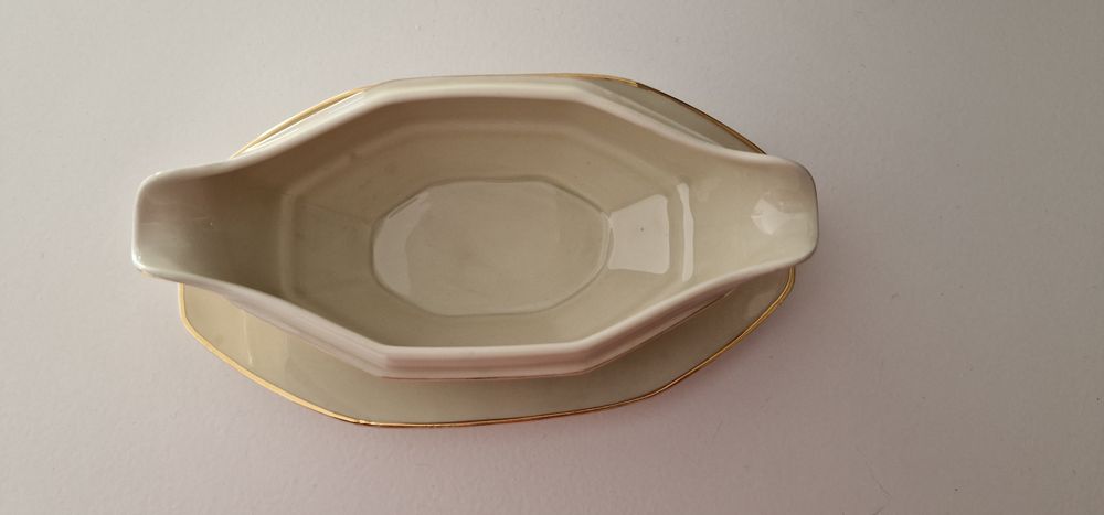 Lote de 2 terrinas e 1 molheira da Ceramica Electro Vila Nova de Gaia