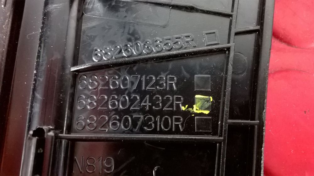 Moldura Radio GPS 682603655R - DACIA SANDERO II