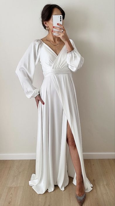 Suknia ślubna z długim rękawem