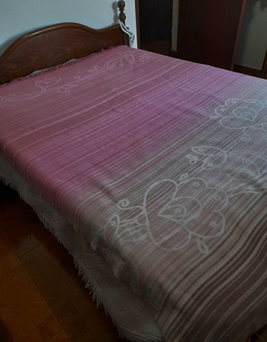 Quarto completo (estrutura de cama, cómoda, roupeiro) aceito propostas