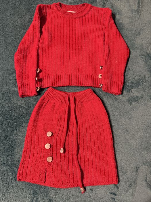 Вʼязаний костюм для дівчинки