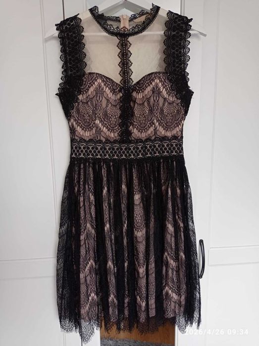 Czarna koronkowa sukienka do kolan gothic romantic chic black lace dress Soky & Soya S