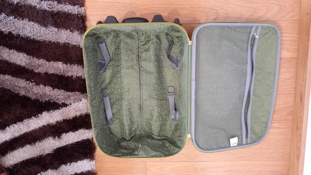 Mala de viagem verde