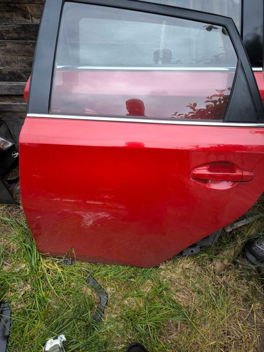 Drzwi toyota Auris ll 13-18 różne kolory 3R3  1H5 1F7stan idealny
