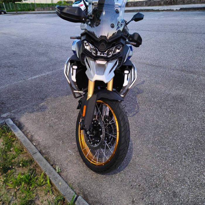 Voge 900 DSX como nova