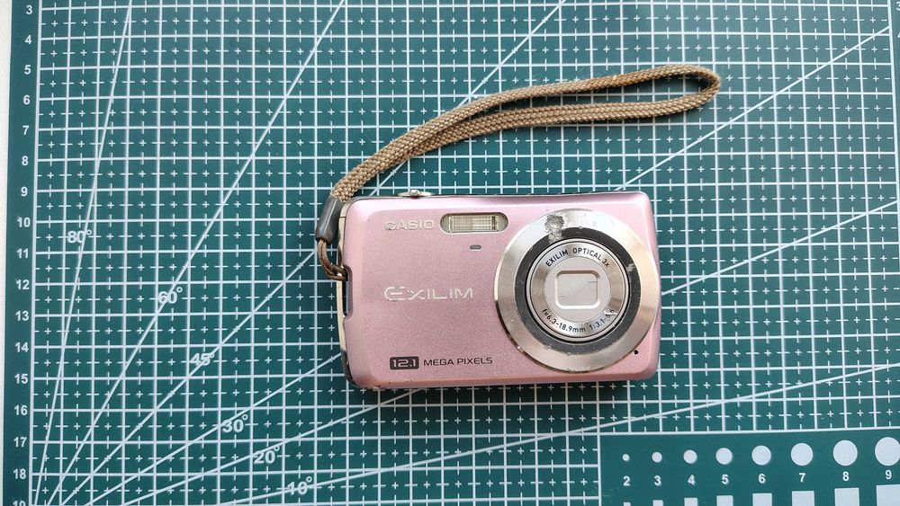 Цифровий фотоаппарат рожевий Casio Exilim EX-Z35 (12.1 MP) + карта 2GB + зарядка